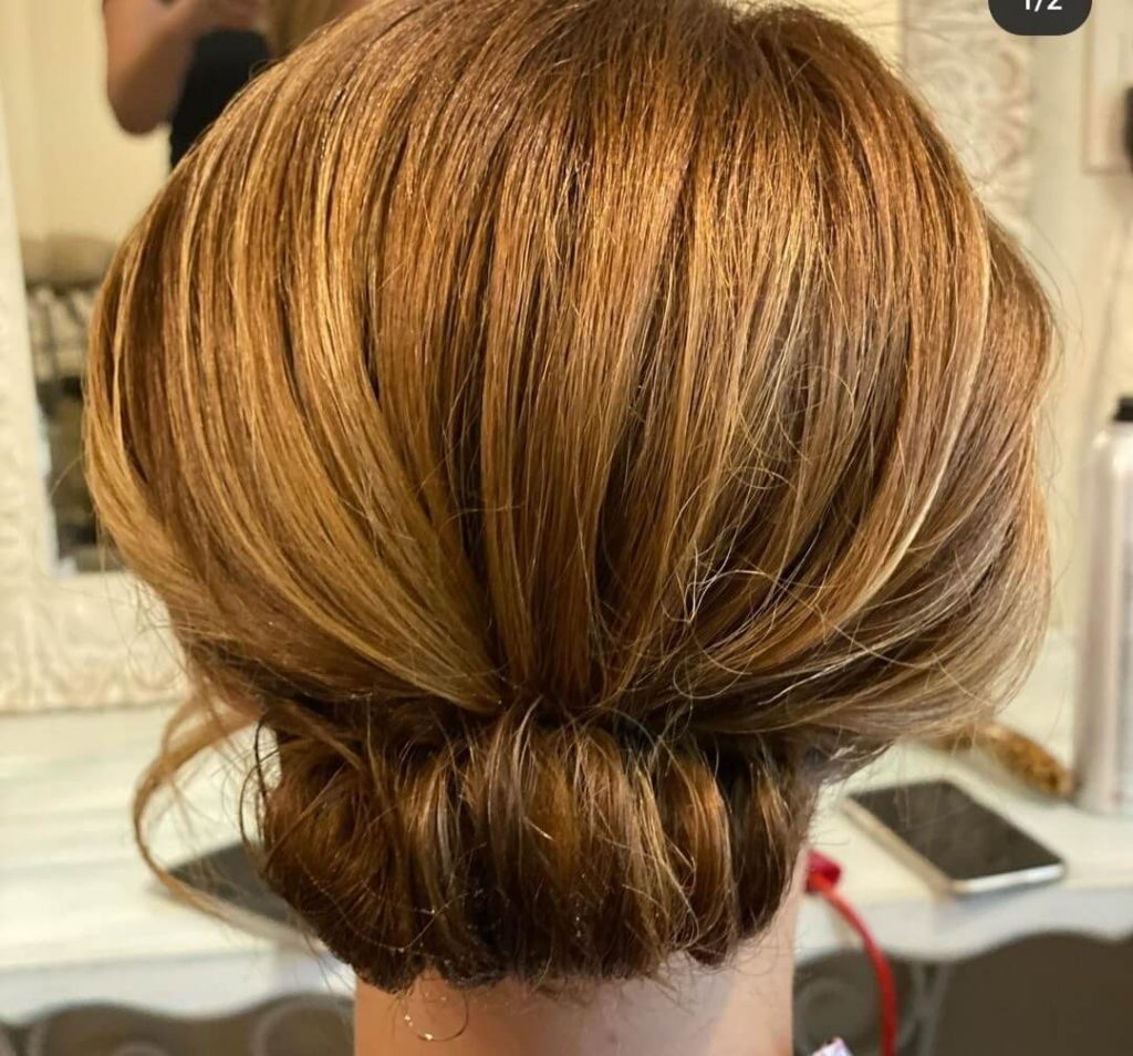 simple messy bun for short hair velacurls