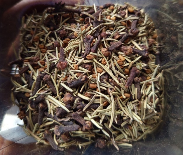 what does rosemary and clove hair oil work for